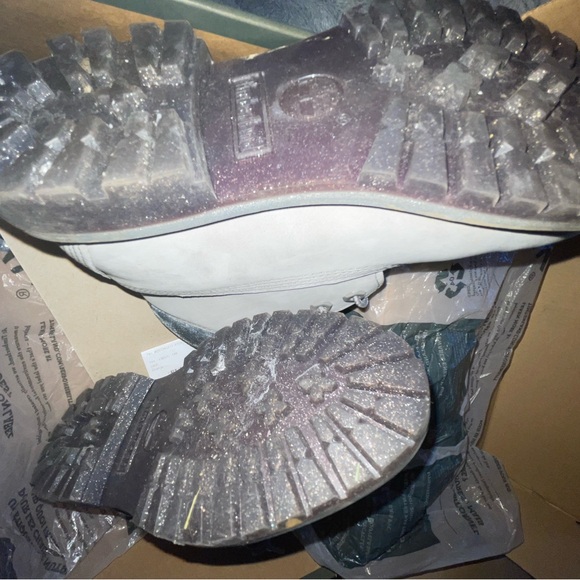 Gray velvet timberlands - Picture 4 of 5